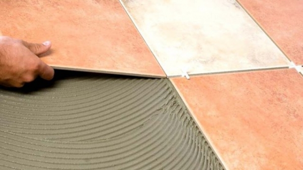 Как правильно укладывать плитку на пол и стену Как правильно укладывать плитку на пол и стену