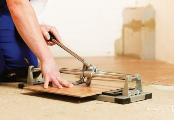 Как правильно укладывать плитку на пол и стену Как правильно укладывать плитку на пол и стену