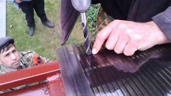 Как сделать забор из поликарбоната своими руками Как сделать забор из поликарбоната своими руками