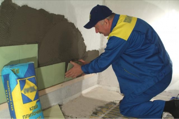 Как правильно укладывать плитку на пол и стену Как правильно укладывать плитку на пол и стену