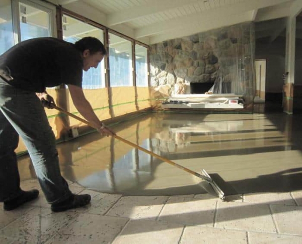 Азы ремонта: чем заливают полы в квартире Азы ремонта: чем заливают полы в квартире