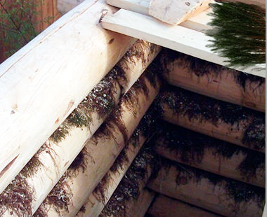 Конопатка сруба бани или деревянного дома Конопатка сруба бани или деревянного дома