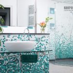 Плитка мозаика для ванной комнаты: особенности укладки и эксплуатации Плитка мозаика для ванной комнаты: особенности укладки и эксплуатации