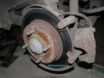 Замена задних тормозных колодок на Мицубиси Каризма
Замена задних тормозных колодок на Мицубиси Каризма