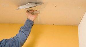 Как заделать швы на потолке Как заделать швы на потолке