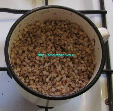 Запечённый карп, фаршированный гречневой кашей
Запечённый карп, фаршированный гречневой кашей