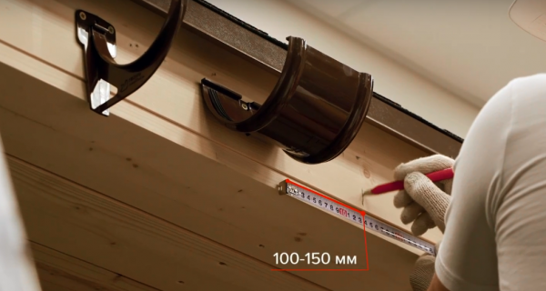 Как правильно установить водостоки на крыше Как правильно установить водостоки на крыше