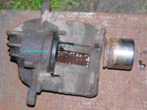 Замена поршня переднего суппорта на Мицибиси Каризма
Замена поршня переднего суппорта на Мицибиси Каризма