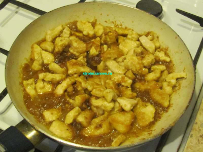 Салат цезарь с курицей и сухариками
Салат цезарь с курицей и сухариками