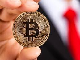 От чего зависит курс биткоина к доллару: мнения экспертов