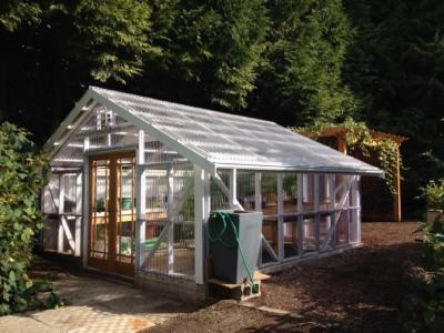 Парники своими руками: проекты и материалы для строительства Парники своими руками: проекты и материалы для строительства