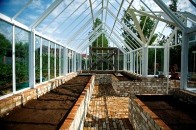 Парники своими руками: проекты и материалы для строительства Парники своими руками: проекты и материалы для строительства