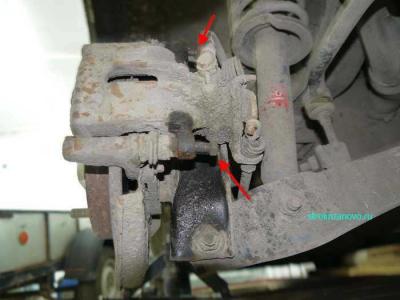 Замена задних тормозных колодок на Мицубиси Каризма
Замена задних тормозных колодок на Мицубиси Каризма