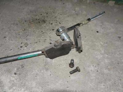 Замена задних тормозных колодок на Мицубиси Каризма
Замена задних тормозных колодок на Мицубиси Каризма