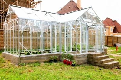 Парники своими руками: проекты и материалы для строительства Парники своими руками: проекты и материалы для строительства