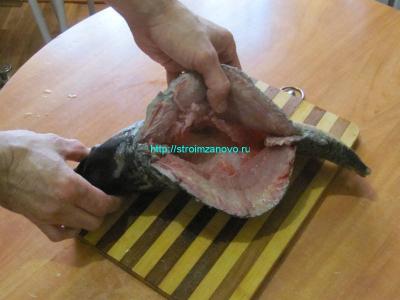 Запечённый карп, фаршированный гречневой кашей
Запечённый карп, фаршированный гречневой кашей