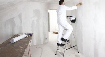 Подготовка стен к поклейке обоев — бетонных, из гипсокартона и пошаговая инструкция Подготовка стен к поклейке обоев — бетонных, из гипсокартона и пошаговая инструкция