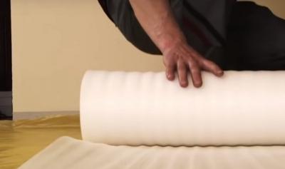 Пленка под ламинат — для чего нужна, как выбирать и укладывать Пленка под ламинат — для чего нужна, как выбирать и укладывать