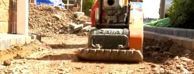 Укладка тротуарной брусчатки — выбор материала, схемы, пошаговая инструкция Укладка тротуарной брусчатки — выбор материала, схемы, пошаговая инструкция