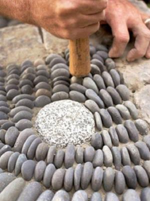 Дорожки на даче своими руками: рассмотрим процесс работ, как сделать дорожку Дорожки на даче своими руками: рассмотрим процесс работ, как сделать дорожку