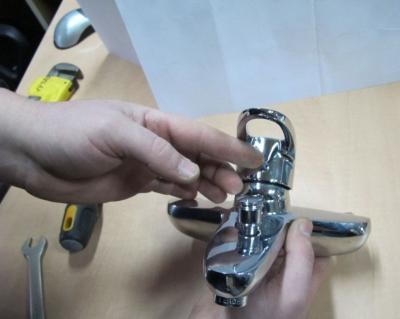 Как починить кран, если он капает — причины протечки и проверенные способы Как починить кран, если он капает — причины протечки и проверенные способы