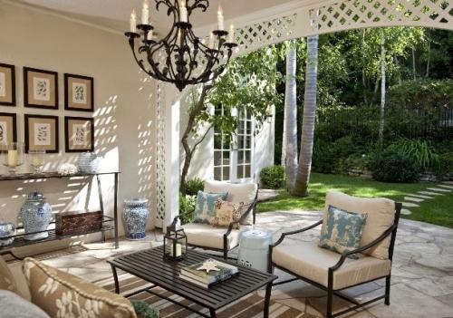 Кованые люстры в интерьере Кованые люстры в интерьере