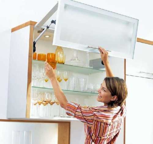 Подбираем мебель для узкой кухни Подбираем мебель для узкой кухни