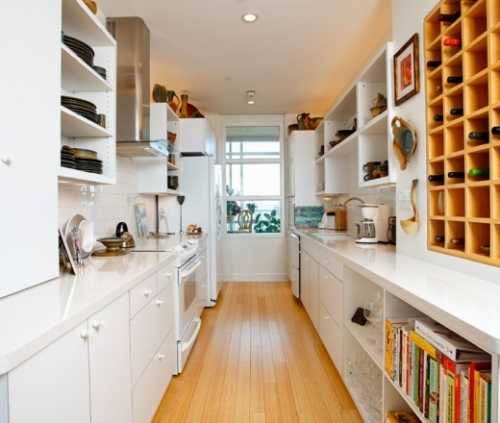 Подбираем мебель для узкой кухни Подбираем мебель для узкой кухни