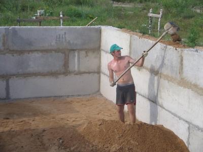 Фундамент для дома из ФБС — ленточный, столбчатый, плюсы и минусы, монтаж своими руками Фундамент для дома из ФБС — ленточный, столбчатый, плюсы и минусы, монтаж своими руками