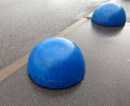 Защита для деревянного забора: полубетонные сферы Защита для деревянного забора: полубетонные сферы