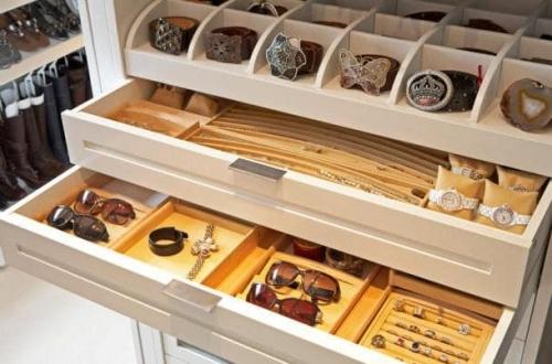 Секции в шкафу-купе: какие выбрать Секции в шкафу-купе: какие выбрать