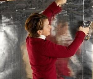 Фольга для бани какую лучше выбрать: критерии для выбора, как правильно обшить баню фольгой Фольга для бани какую лучше выбрать: критерии для выбора, как правильно обшить баню фольгой