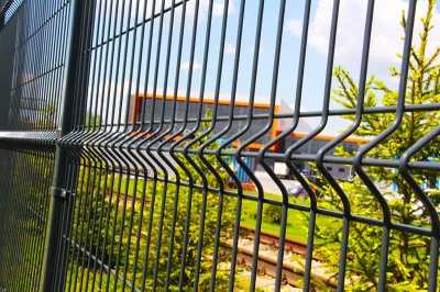 Современный 2D забор из 3D-сетки Современный 2D забор из 3D-сетки