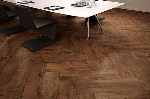 Что предпочесть: натуральную древесину или плитку под дерево Что предпочесть: натуральную древесину или плитку под дерево