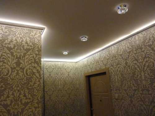 Потолочный плинтус с подсветкой Потолочный плинтус с подсветкой