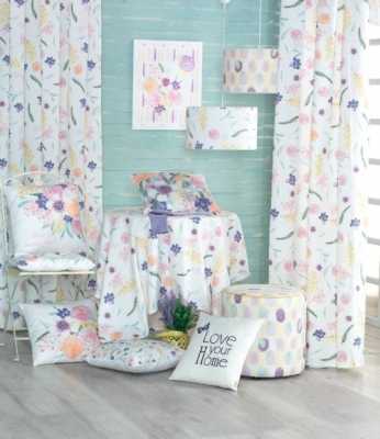 Оформление окна в гостиной в современном стиле Оформление окна в гостиной в современном стиле