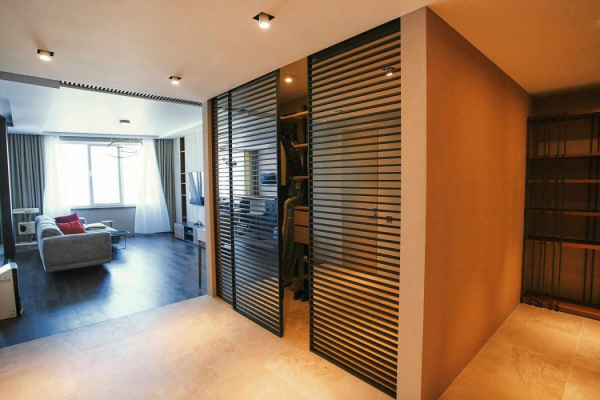 Какие двери выбрать для гардеробной в квартире? Какие двери выбрать для гардеробной в квартире?