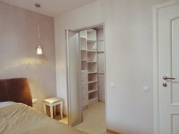 Какие двери выбрать для гардеробной в квартире? Какие двери выбрать для гардеробной в квартире?