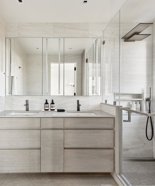 Как создать интерьер ванной комнаты, который легко убирать
Как создать интерьер ванной комнаты, который легко убирать